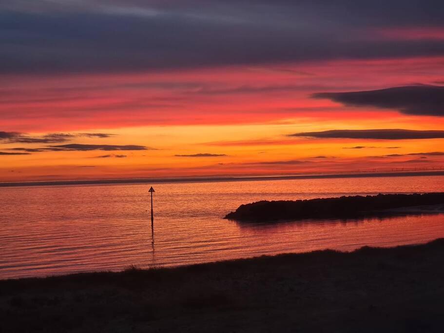 Awave From It All - Escape The City Life Jaywick Sands Eksteriør billede