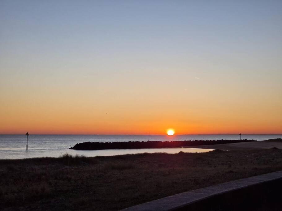 Awave From It All - Escape The City Life Jaywick Sands Eksteriør billede
