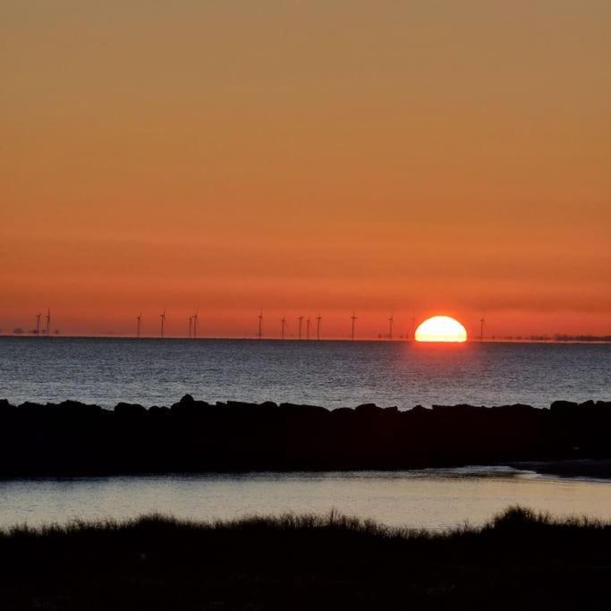 Awave From It All - Escape The City Life Jaywick Sands Eksteriør billede