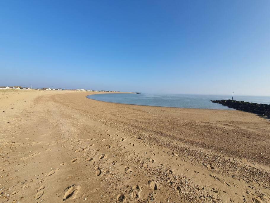 Awave From It All - Escape The City Life Jaywick Sands Eksteriør billede